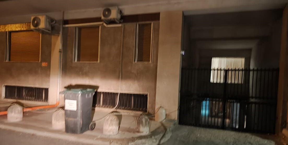 Bidone rifiuti esterno ingresso garage